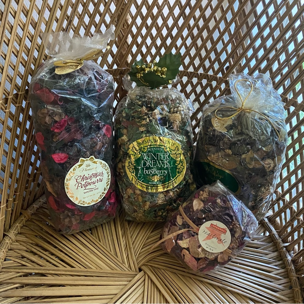 SOLD Potpourri 4 bags 🍃